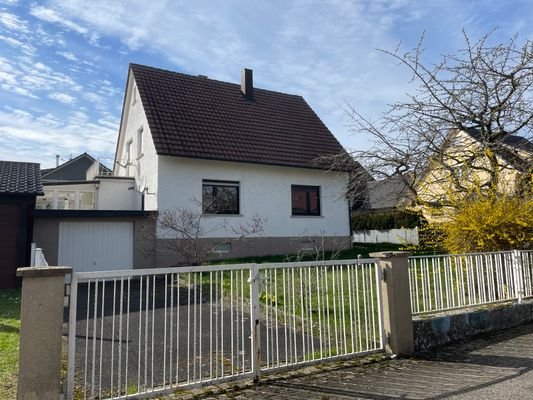 Außenansicht mit Garage E (2)