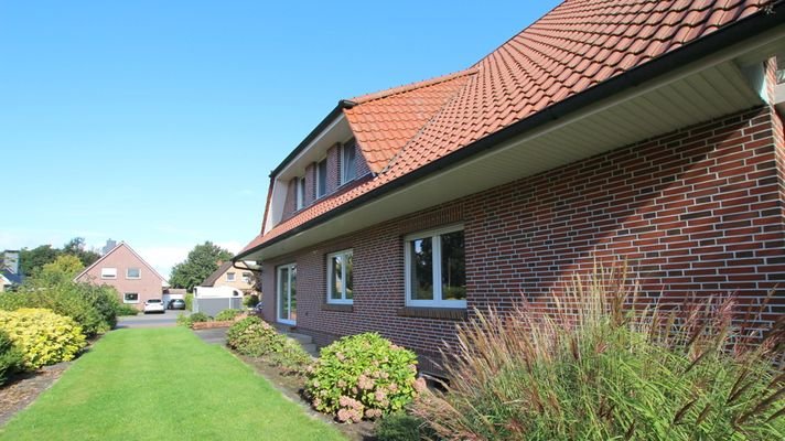 Seitliche Südwest-Terrasse