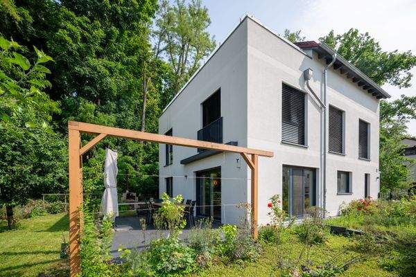 Haus- und Gartenansicht