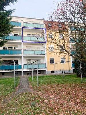 Außenansicht mit Balkon