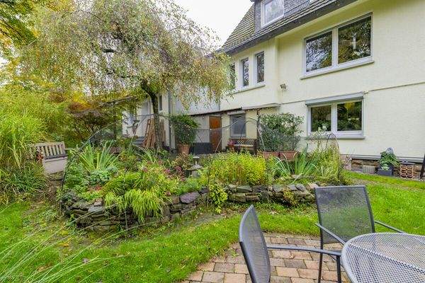 Blick zum wunderschönen Koiteich