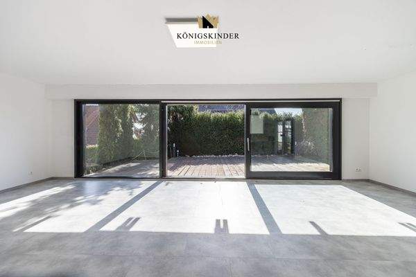 Wohnbereich mit Panorama-Blick ins Grüne