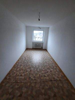 Leerer Raum mit Fenster