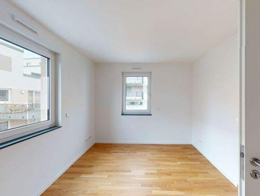 großzügiges Schlafzimmer (2)