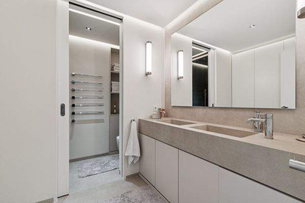 Designerbad mit hochwertigen Armaturen