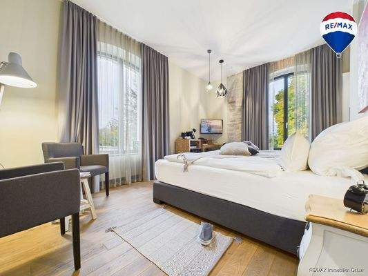 REMAX Immobilien DeLux Hotel Zimmer Wallerfangen Mark Borowicz