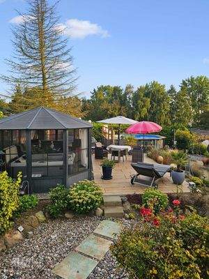 Terrasse mit Wintergarten & Whirlpool