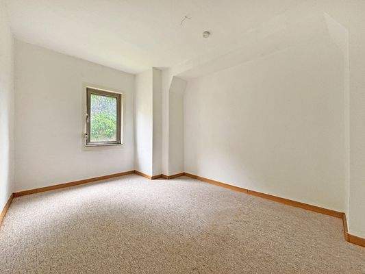 EG: Wohn- oder Schlafzimmer