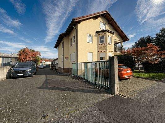 Einfahrt Gewerbehalle