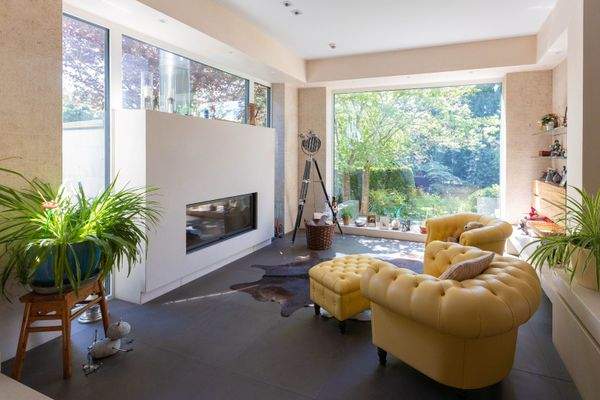 Kamin mit Panoramafenster