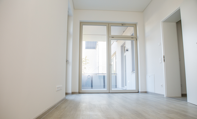 Zimmer mit Zugang zum Balkon