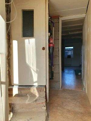 EG: Flur Richtung Esszimmer/Treppenaufgang zum DG