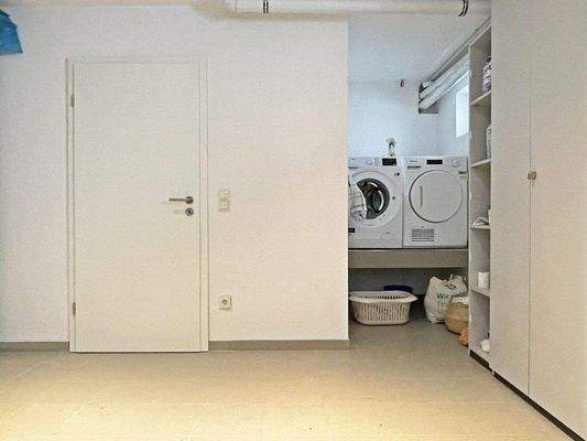 Waschraum im Keller (2).jpg