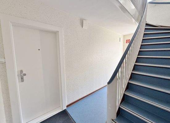 Treppenhaus / Wohnungseingang