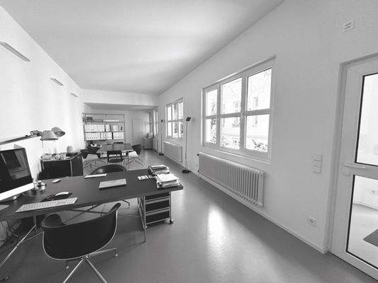 1 Arbeitsplatz + Meetingraum