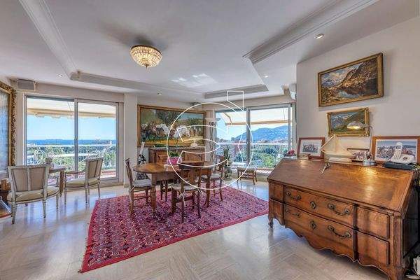  Mandelieu-la-Napoule