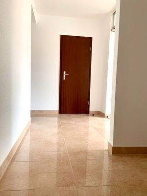 Flur, Blick von der Wohnungseingangstür