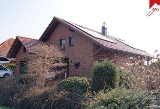 Gemütliches Einfamilienhaus mit PV-Anlage.