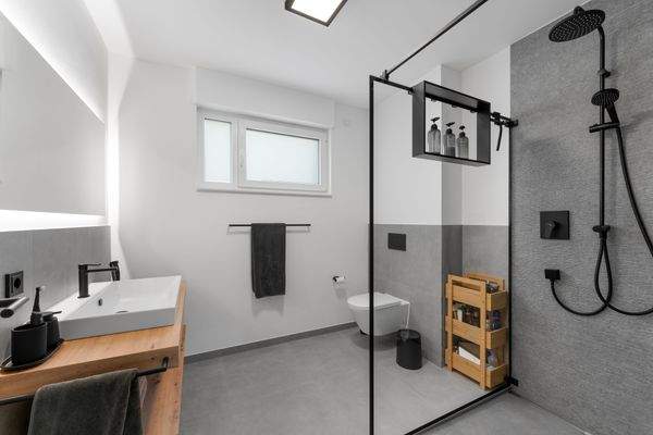 Tageslichtbad mit Dusche