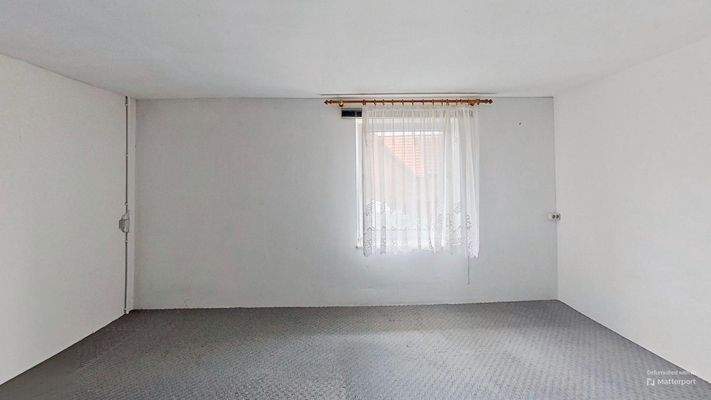 Hauptstrae-33-Bedroom-Defurnished 1.jpg