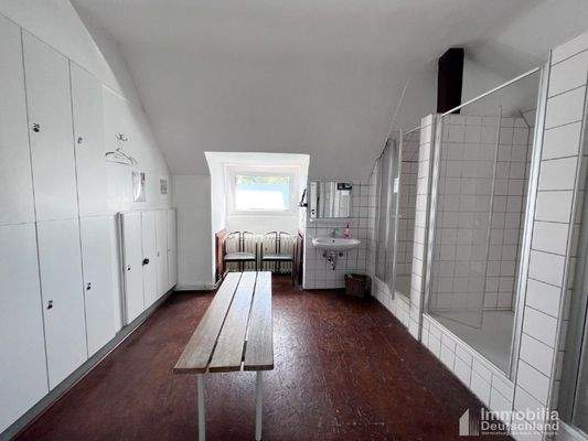 Umkleide-/Dusche 2. OG