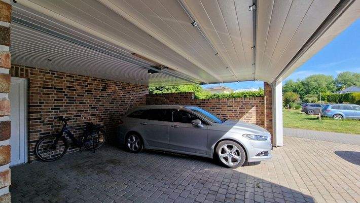 V1599 Doppel-Garage mit elektrischem Tor