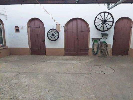 Innenhof mit Zugang.....