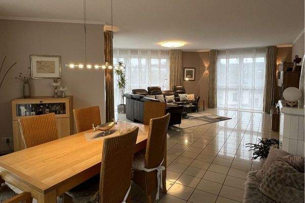 Ess-/ und Wohnzimmer