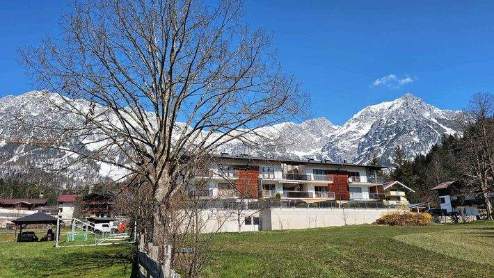 Ansicht Wohnhaus im Süden, Schöne 3-Zimmerwohnung mit Stellplatz, Scheffau