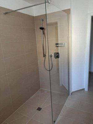 Dusche im Bad.jpeg