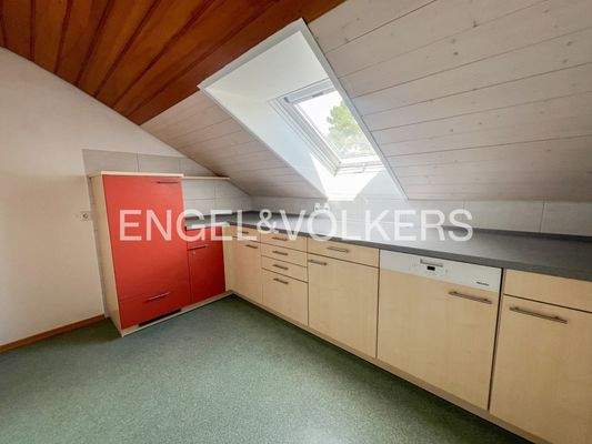 Eibauküche mit großer Arbeitsfläche