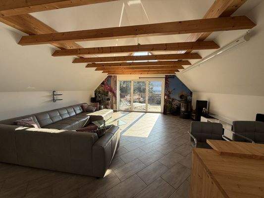 DG offenes Wohnzimmer mit Blick Dachterrasse