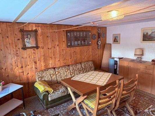 Aufenthaltsraum_2_UG_ehemalige_Garage