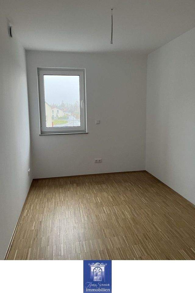 Willkommen im modernen Erstbezug! Perfekter Zuschnitt, EBK, schöner Balkon und Lift! - Photo 2