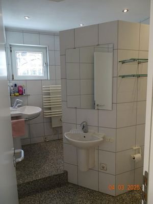 Bad 1 f Gäste oder Kinder