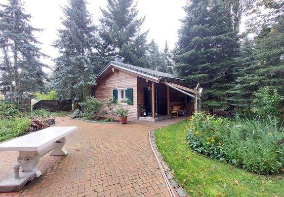 Wirtschaftsgebäude mit Terrasse