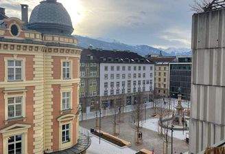 Aussicht vom Balkon auf den Boznerplatz