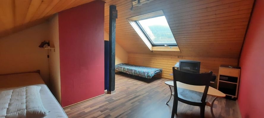 Zimmer im Dachgeschoss.jpeg