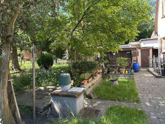 Bereich hinter dem Haus