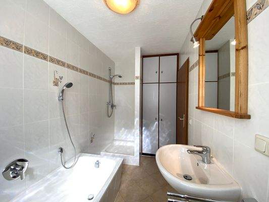 OG_Bad mit Dusche.JPG