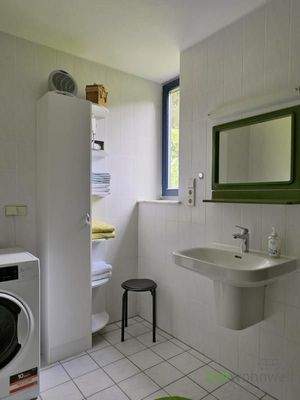 neue Waschmaschine im Bad