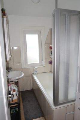 Bad mit Badewanne OG