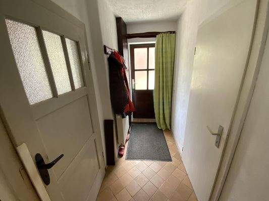 EG - Flur und Seitenausgang