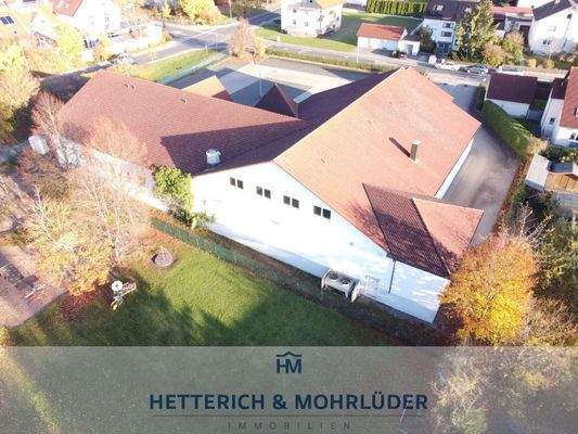 Grundstück von rechts hinten