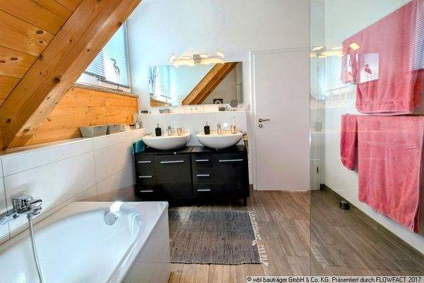 Bad mit zwei Waschbecken