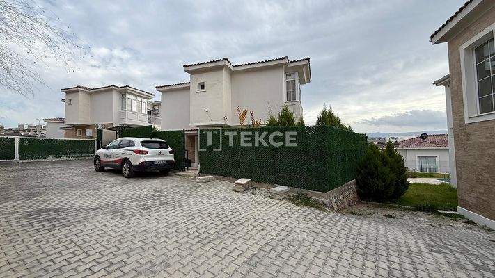 New Villa with Garden and Pool in Kuşadası Near Daily Amenities