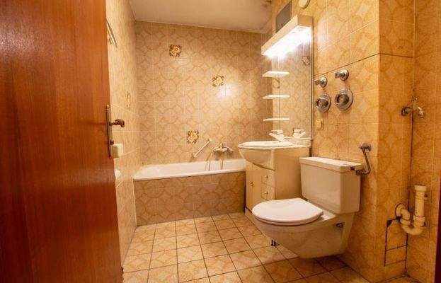 Duschbad mit Waschmaschinenanschluss