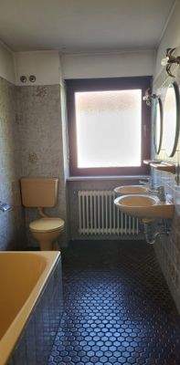 Bad im 1. OG