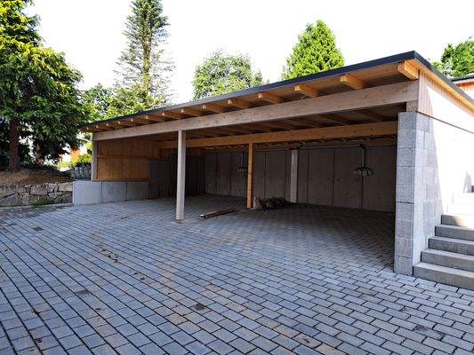 Carport mit E-Lademöglichkeit