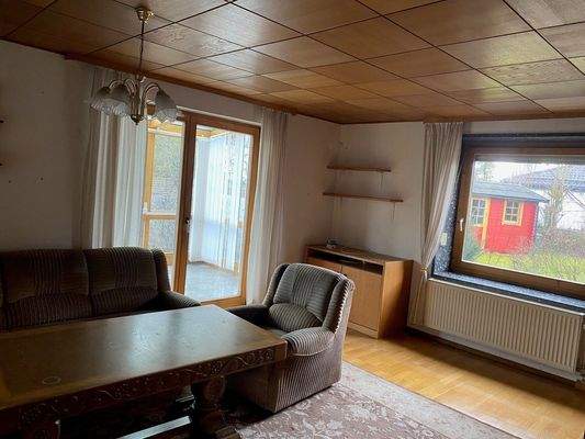 Wohnzimmer mit Blick in den Wintergarten